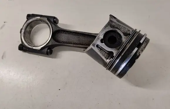 Piston with connecting rod