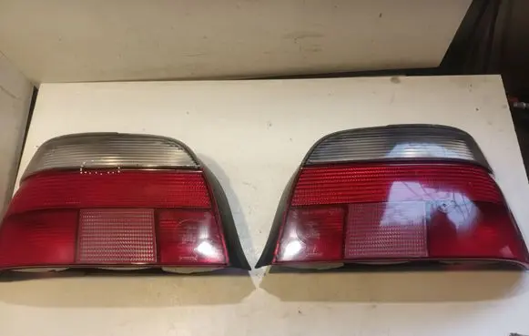 BMW 5 E39 Rear/tail lights 8358031 2VP00724001 2496298