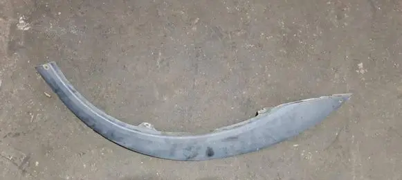 Rear fender molding trim