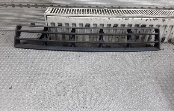 Volkswagen Golf IV Front bumper lower grill 1J0853677D