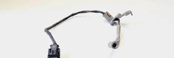 Volkswagen PASSAT B6 Other engine bay part 06F971858K