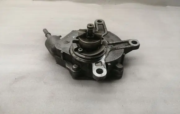 Toyota Avensis T250 Vacuum pump 293000R010