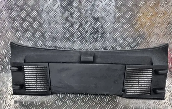 Trunk/boot sill cover protection