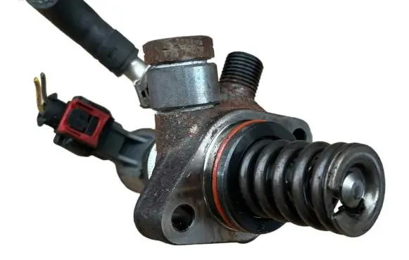 Opel Astra K Fuel injection high pressure pump 55513149 2990900011