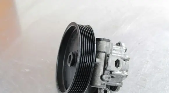 Mercedes-Benz E W211 Power steering pump A0034664301 7692900519