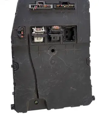 Renault Scenic II - Grand scenic II Fuse module 8200525384 S118400150D
