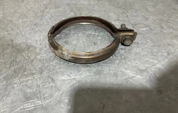 BMW 5 E60 E61 Muffler pipe connector clamp 7553602 11446610