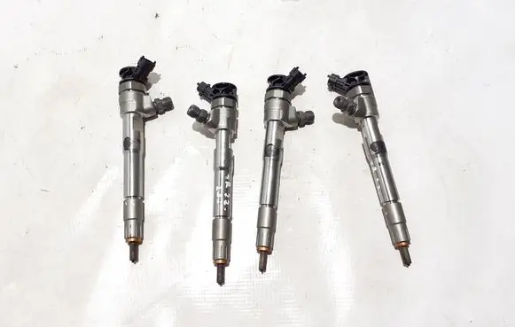 Renault Trafic III (X82) Fuel injector 0445110939