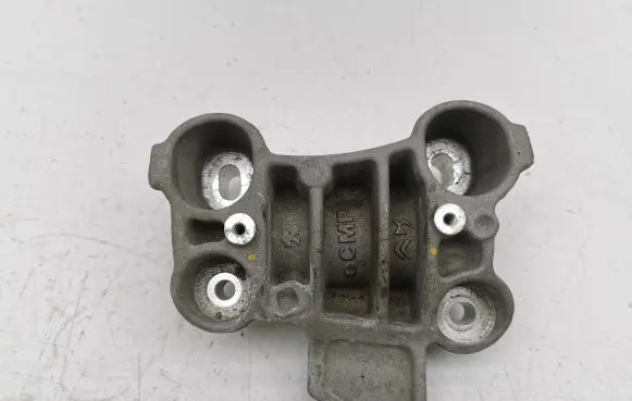 Citroen C4 III e-C4 Engine mounting bracket 9826364780