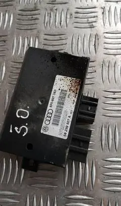 Skoda Octavia Mk1 (1U) Tow bar trailer control unit/module 8p0907383