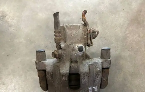 Nissan Primera Front brake caliper