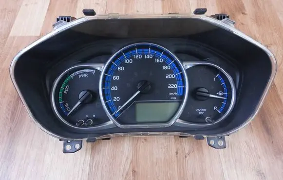 Toyota Yaris Speedometer (instrument cluster) 838000UL60
