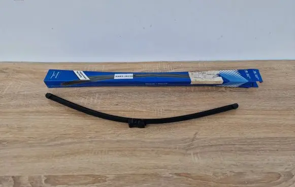 Hyundai i30 Windshield/front glass wiper blade E83502L000
