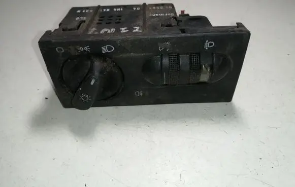 Volkswagen Golf III Light switch 1H6941531N