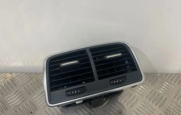 Rear air vent grill
