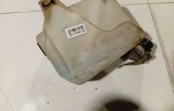 Honda FR-V Windshield washer fluid reservoir/tank