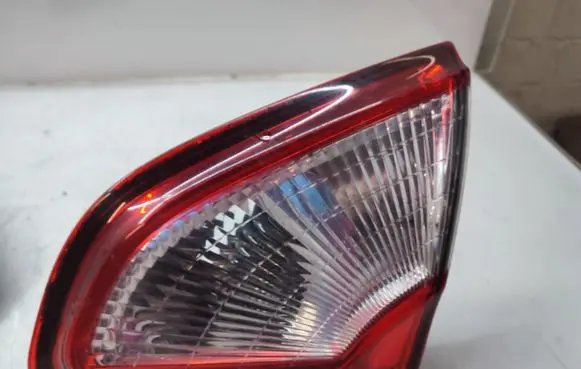 Nissan Qashqai+2 Tailgate rear/tail lights