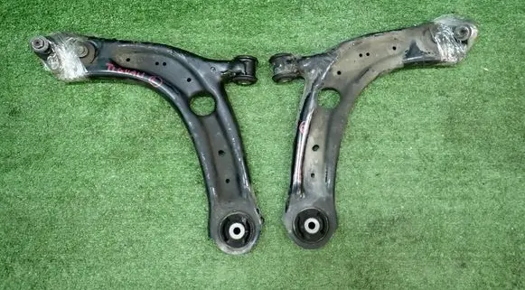 Volkswagen Tiguan Front lower control arm/wishbone 