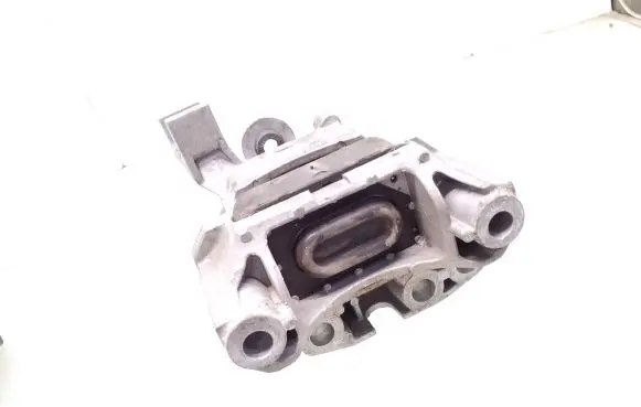 Alfa Romeo Giulietta Engine mount bracket 00518880910 518880910