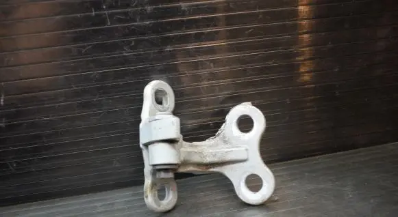 Volvo V50 Front door upper hinge