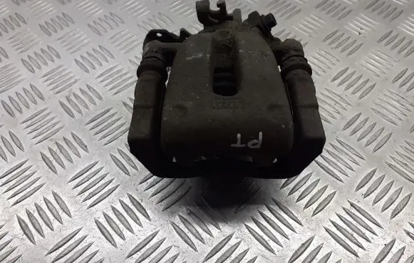 Opel Zafira B Rear brake caliper