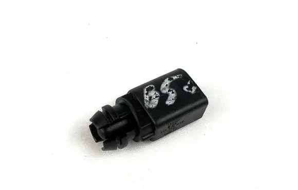 Volkswagen PASSAT B5 Outside/exterior temperature sensor 8z0820535