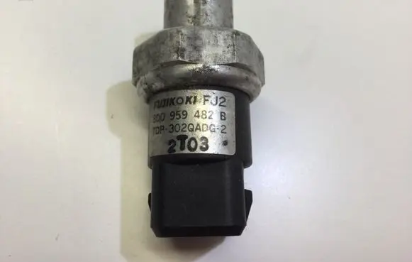 Audi A6 S6 C5 4B Air conditioning (A/C) pressure sensor 8D0959482B