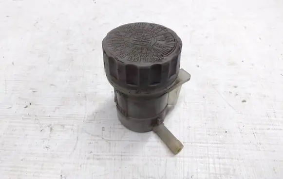 Honda CR-V Brake fluid reservoir 