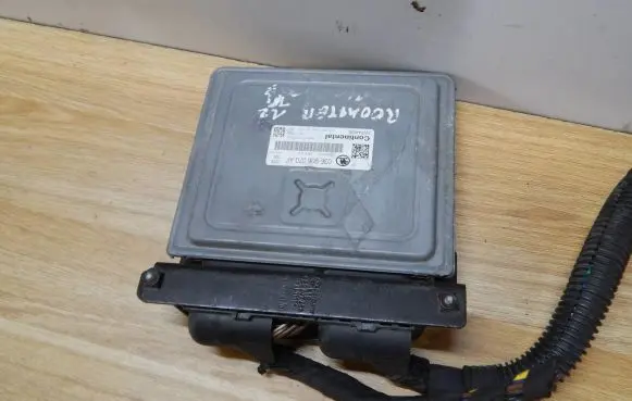 Skoda Roomster (5J) Engine control unit/module 03F906070AF 5WP44635 03F906070N