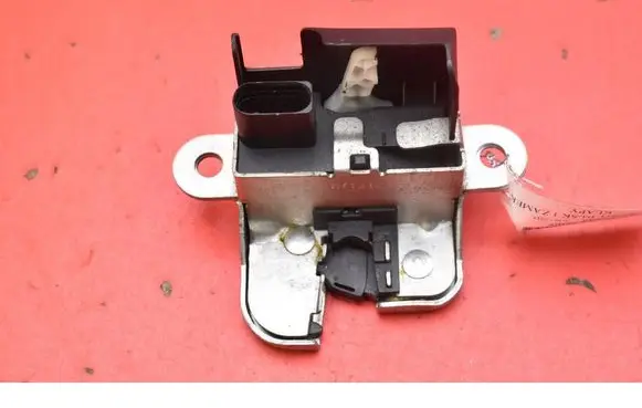 Volkswagen Touran II Tailgate/trunk/boot lock/catch/latch 