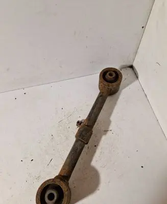 Toyota Land Cruiser (J200) Rear control arm