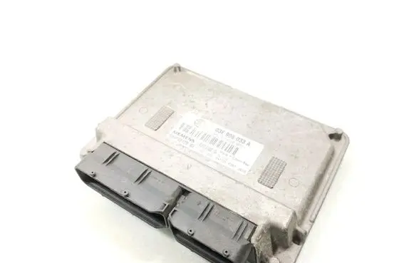 Skoda Fabia Mk1 (6Y) Engine control unit/module 03E906033A 5WP44305