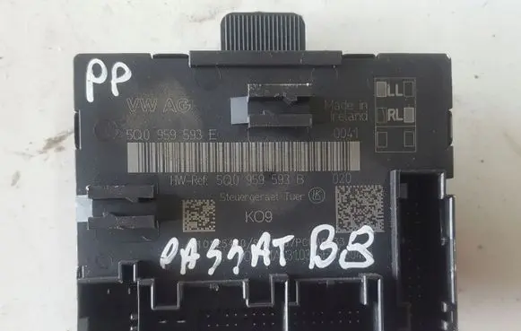 Volkswagen PASSAT B8 Door control unit/module 5Q0959593B