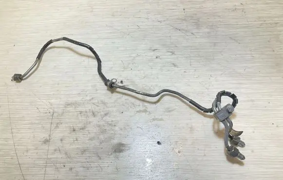 Land Rover Discovery 4 - LR4 Fuel injector supply line/pipe 