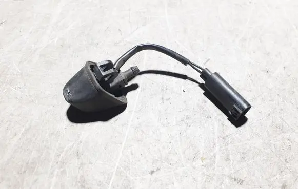 Windshield washer spray nozzle