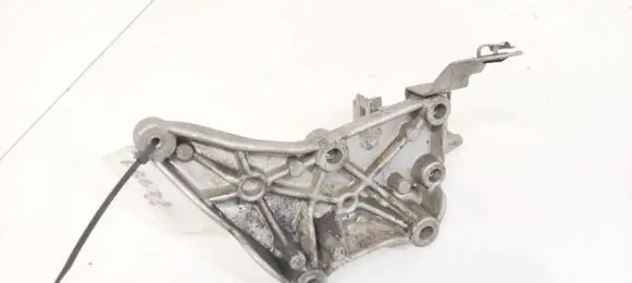 Engine mounting bracket