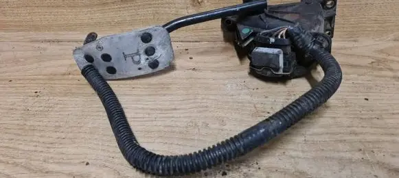Volvo S70 V70 V70 XC Accelerator throttle pedal 9447135