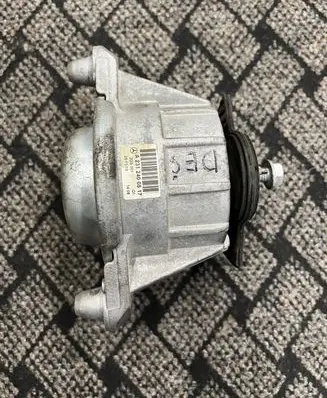 Mercedes-Benz S W222 Engine mount bracket A2312400517