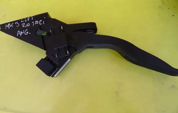 Ford Mondeo Mk III Accelerator throttle pedal 2S719F836CA