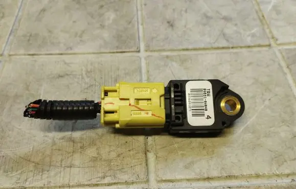 Lexus IS 220D-250-350 Airbag deployment crash/impact sensor 898310W040