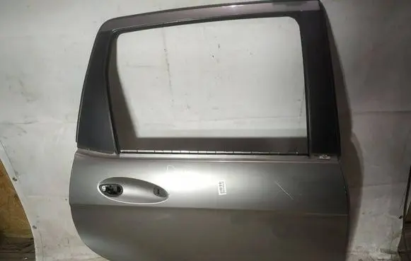 Mercedes-Benz A W169 Rear door pilkos