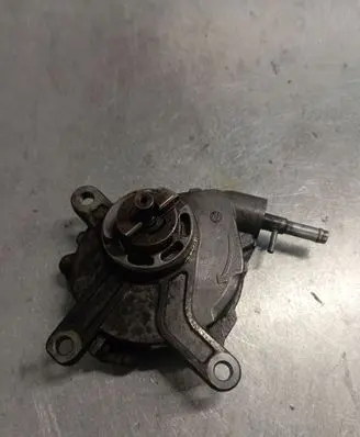 Toyota RAV 4 (XA30) Vacuum pump 05110728