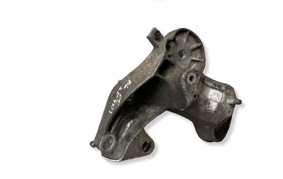 Audi A6 S6 C6 4F Engine mounting bracket 4F0199352F