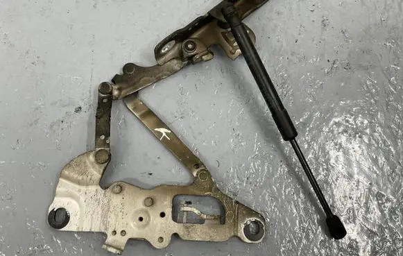 BMW M6 Engine bonnet/hood hinges