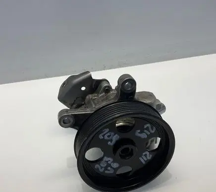 Mercedes-Benz CLS C219 Power steering pump 