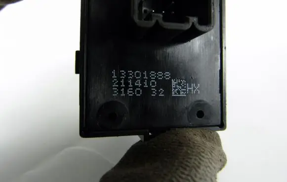 Opel Zafira C Electric window control switch 13301888