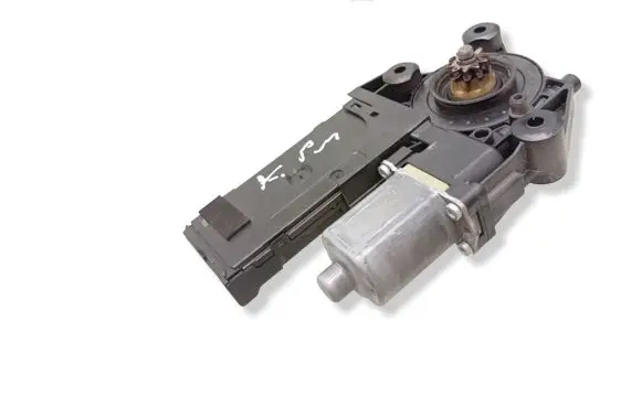 Renault Megane III Front door window regulator motor 0130822479
