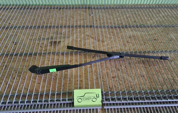 Mercedes-Benz G W461 W463 1st Gen Front wiper blade arm A0018201144 0018201144