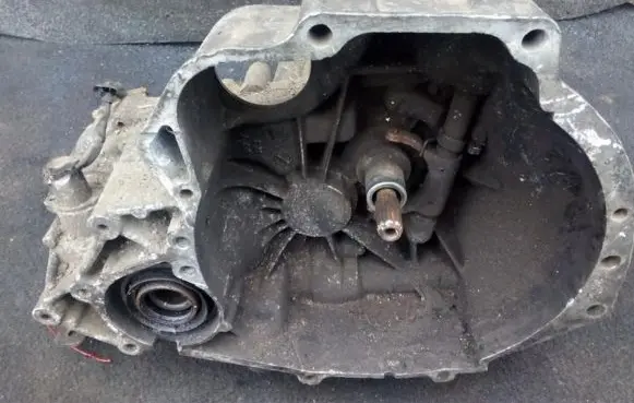 Nissan Almera Manual 5 speed gearbox 57Y