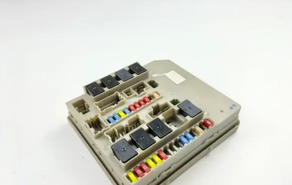 Renault Clio III Fuse module 902663A